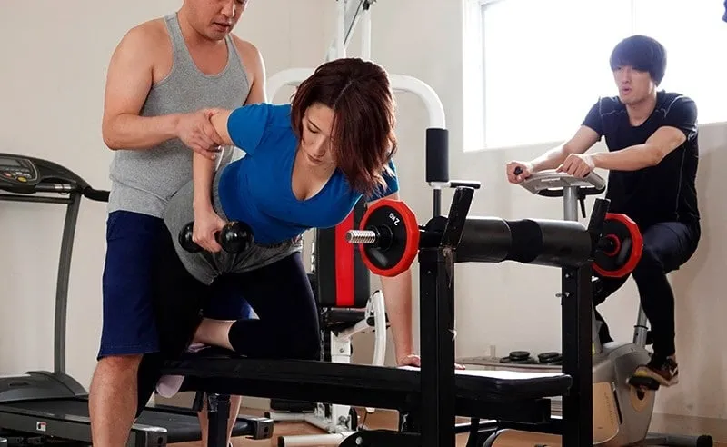 Chồng yêu phát hiện vợ ngoại tình với huấn luyện viên thể hình